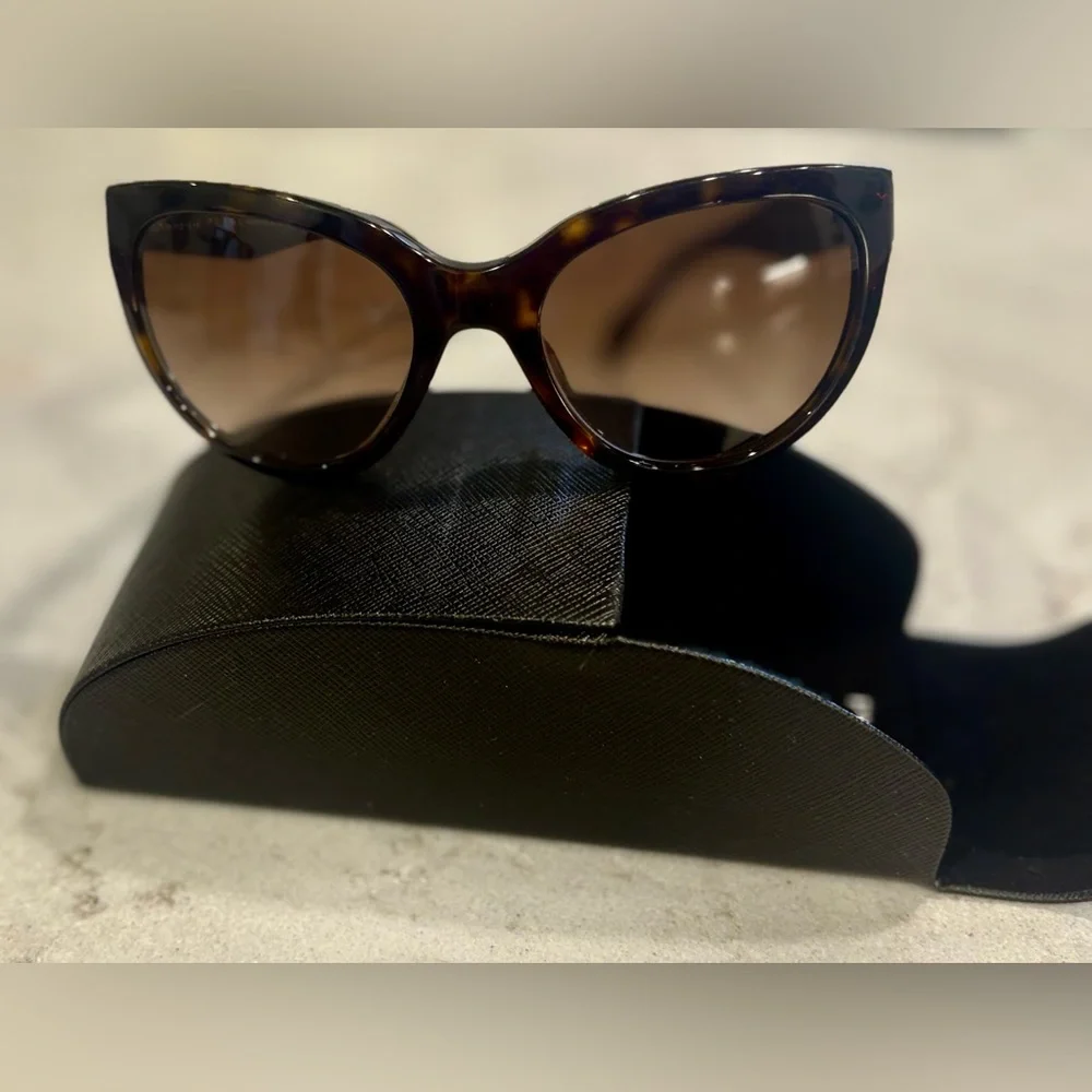 PRADA Tortoise Shell 🕶️ Sunglasses 👝🤎👜 - Picture 2 of 16
